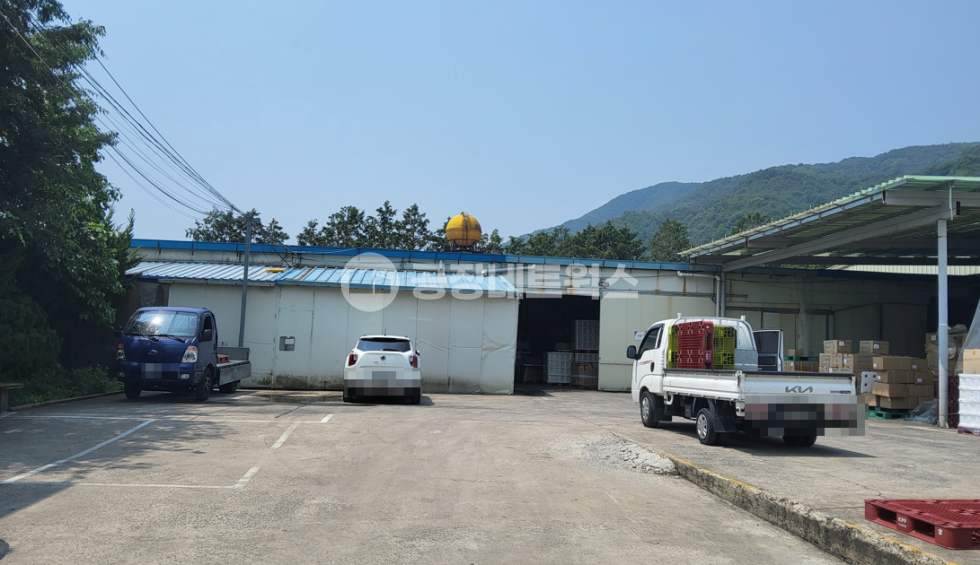 경남 합천군 야로면 매촌리 경남 합천 야로면 매촌리 고전력 공장 급매매 대지 7,934㎡ (2,400) 건물4,828㎡ (1,463) 단층 대형 공장 전력 900kW 매매 매물번호 11345 사진 2