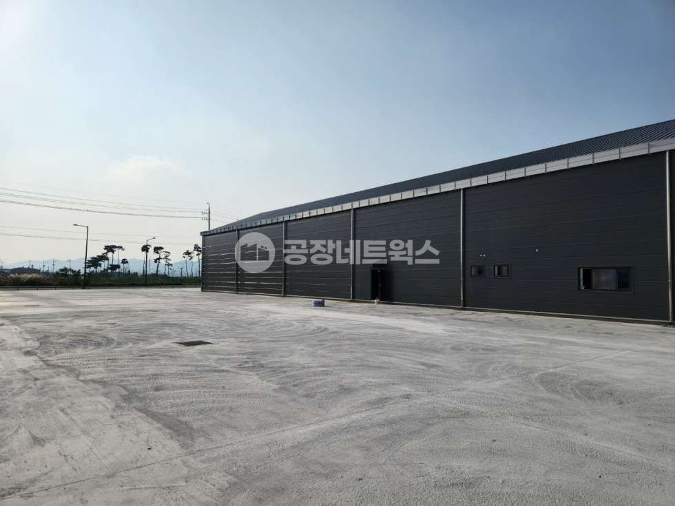 전북 익산시 함열읍 와리 주건축물제1동 전북 대형공장매매 넓은 야드 나대지 신축부지급매 함열 농공단지 매매합니다. 매매 매물번호 11841 사진 1