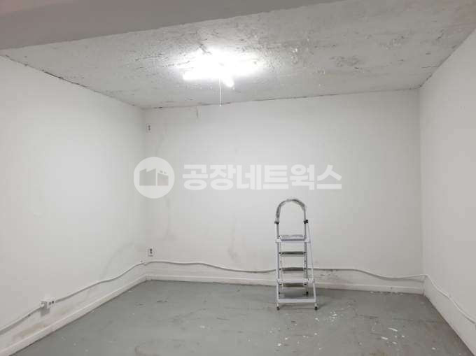 서울 동작구 사당동 서울 사당동 소형공장 창고 상가·작업실 104.98㎡ (32) 작업실 목공 월세저렴한 일층 작업실 쇼핑몰 월세 매물번호 11994 사진 2